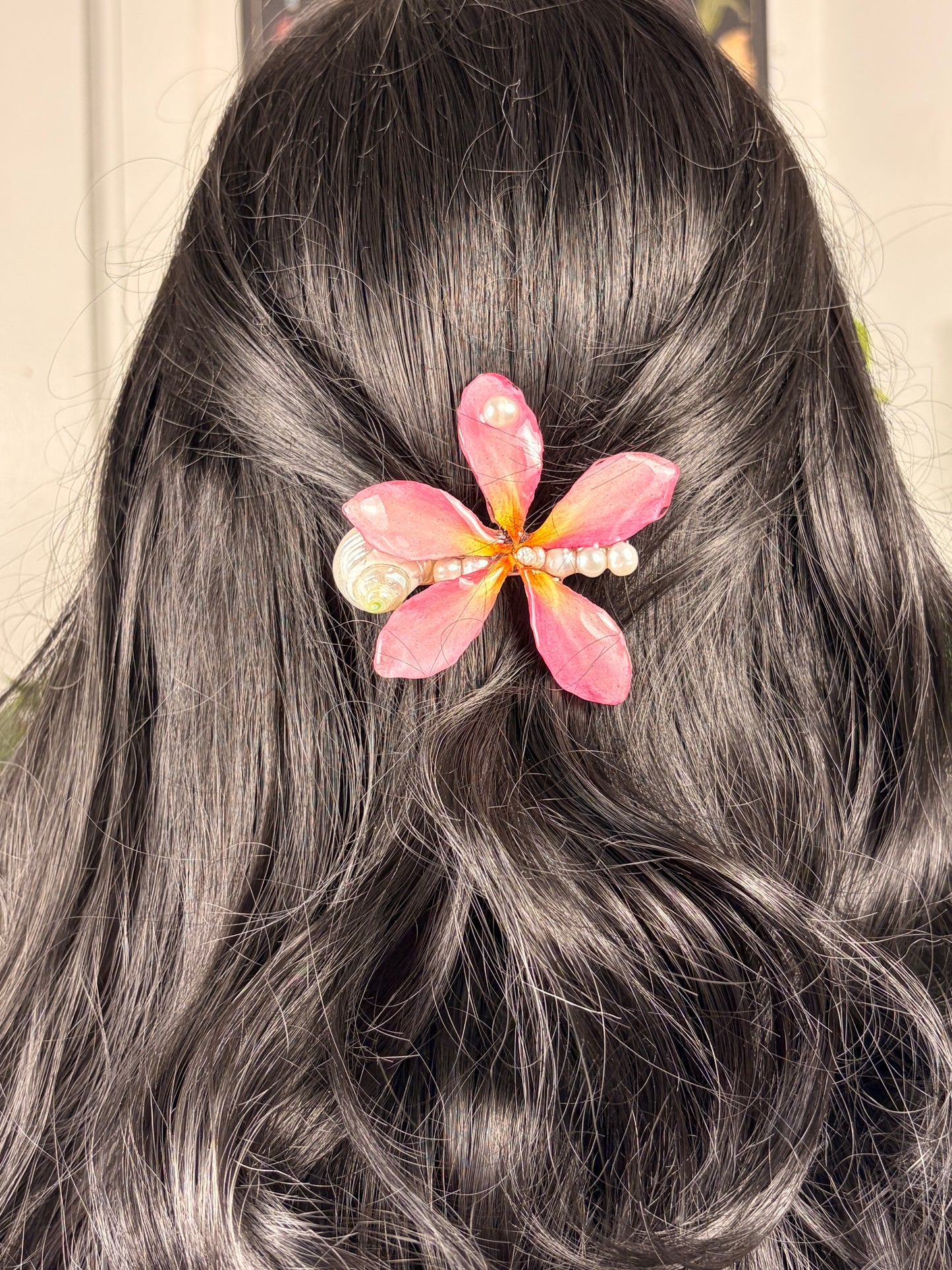 Plumeria&Perlas&Caracol Clip
