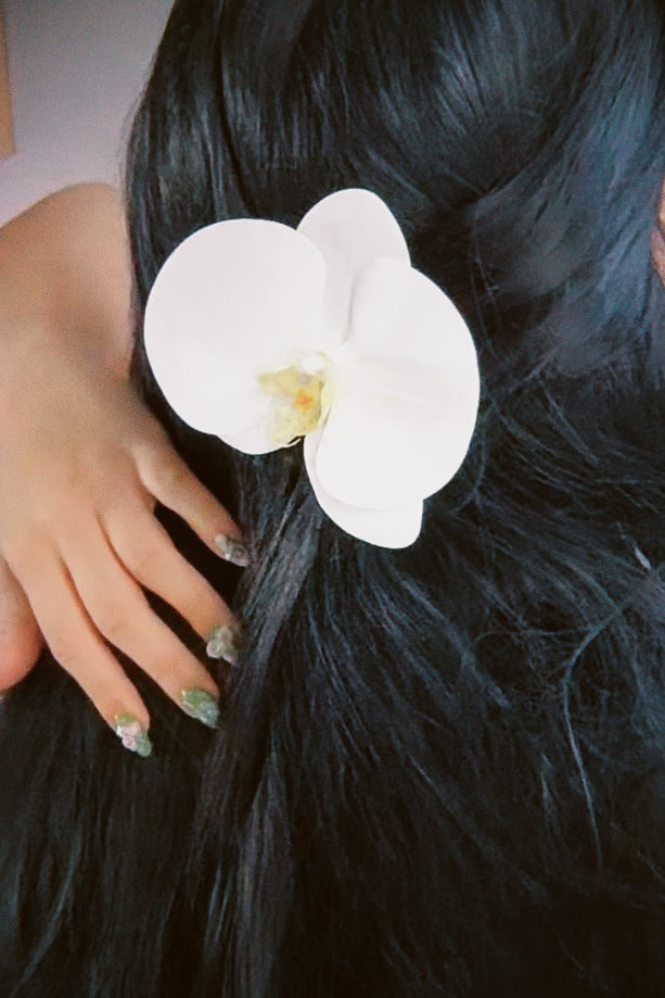 White Orchid Hair Clip ☁️🤍