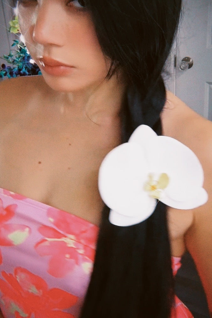 White Orchid Hair Clip ☁️🤍