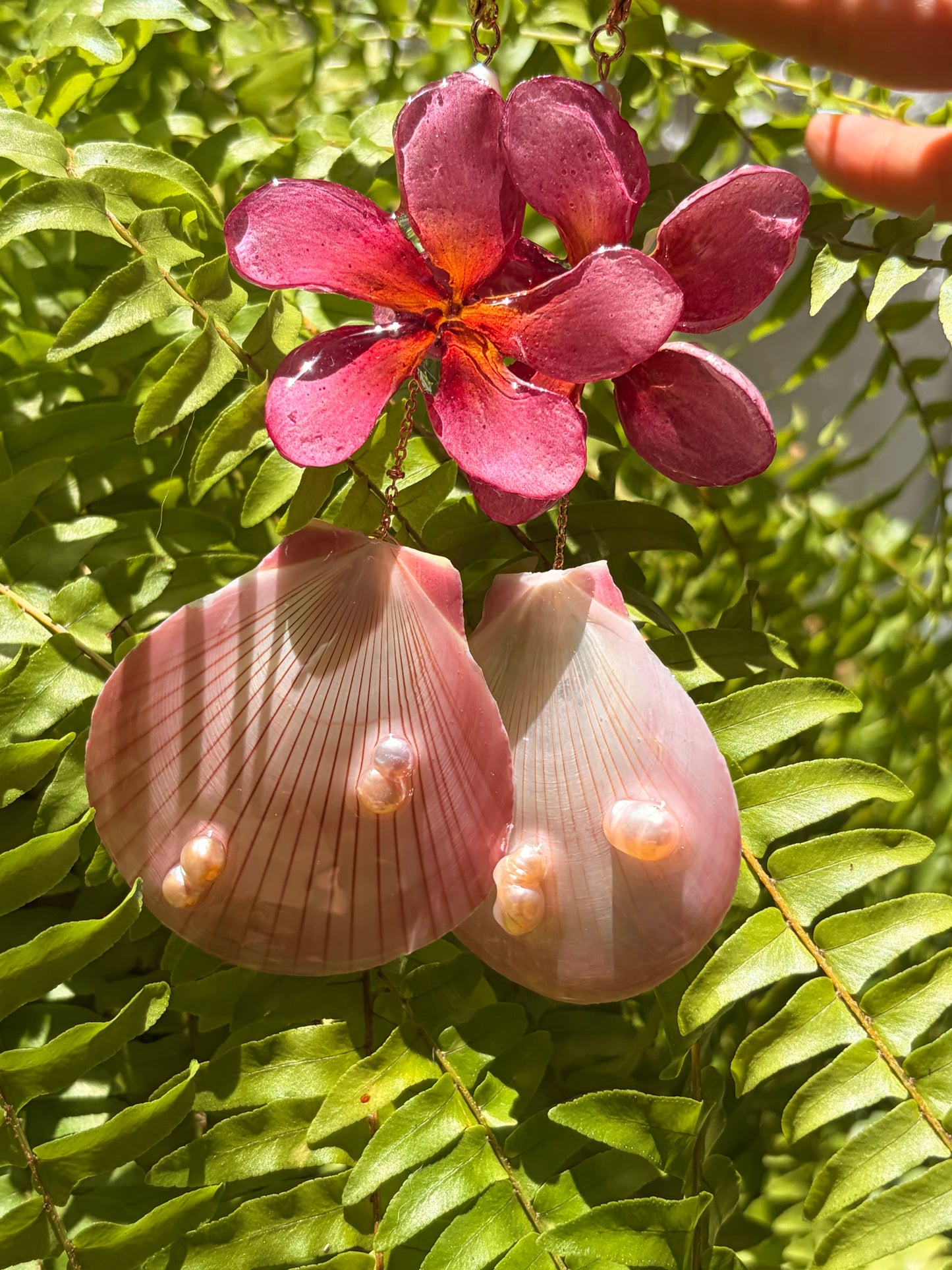 Plumeria Conchita Pendientes