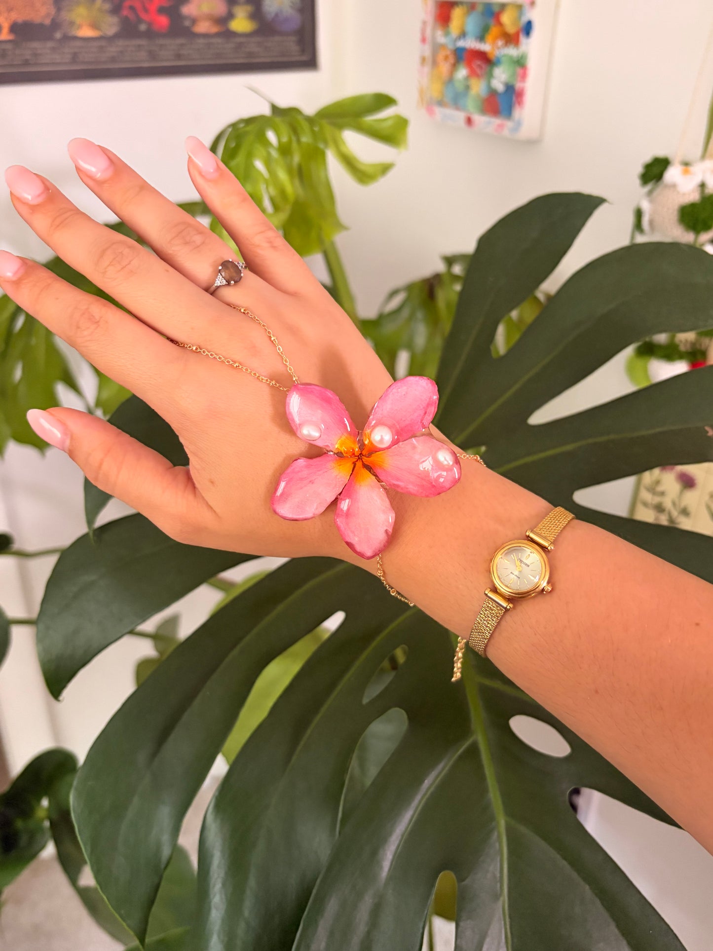 Plumeria & Pearls Pulsera